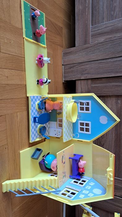 Оригинална къща на Пепа Пиг с включени фигури