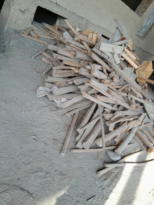 O‘tin sotiladi Jomboy Shayman bozor yonida