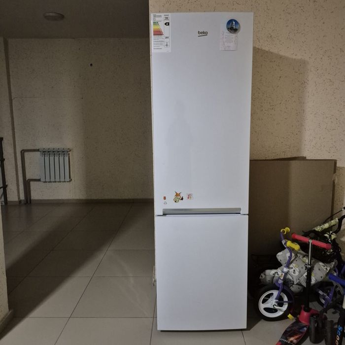 Продам холодильник Beko (RCSK379M20W)