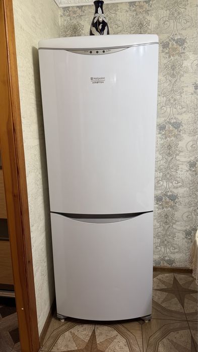 Холодильник Ariston hotpoint