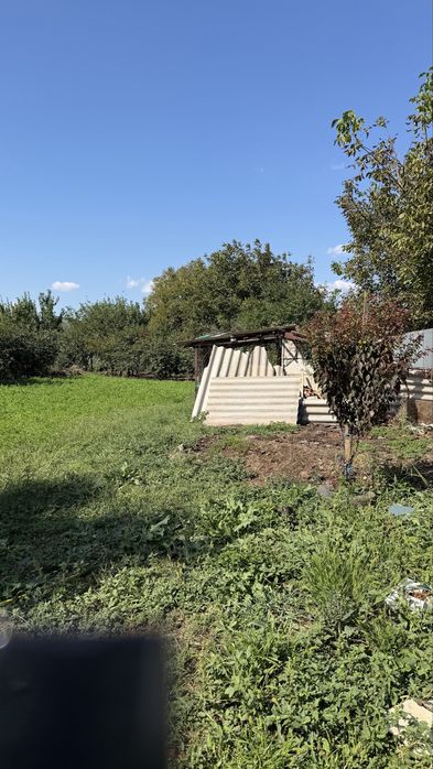 Teren intravilan de vanzare, situat pe strada principala