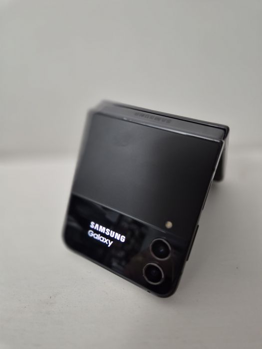 Samsung Galaxy Flip 4