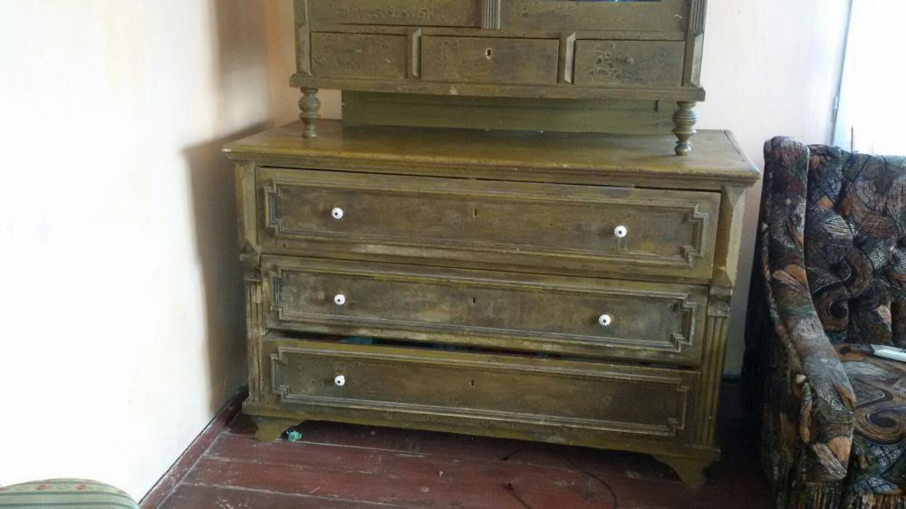 Mobila veche din lemn