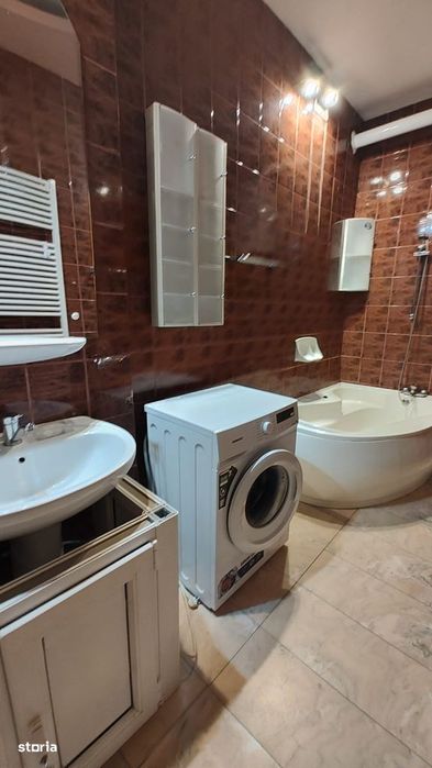 De vanzare/inchiriere apartamentin vila,zona liceul Decebal
