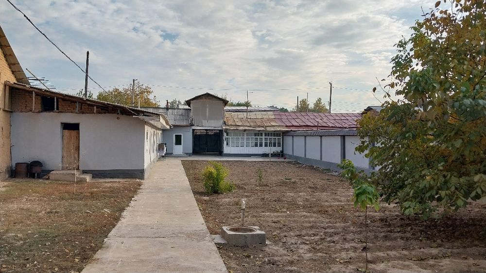 Уй сотилади. Кибрай тумани Дархан махалласида.