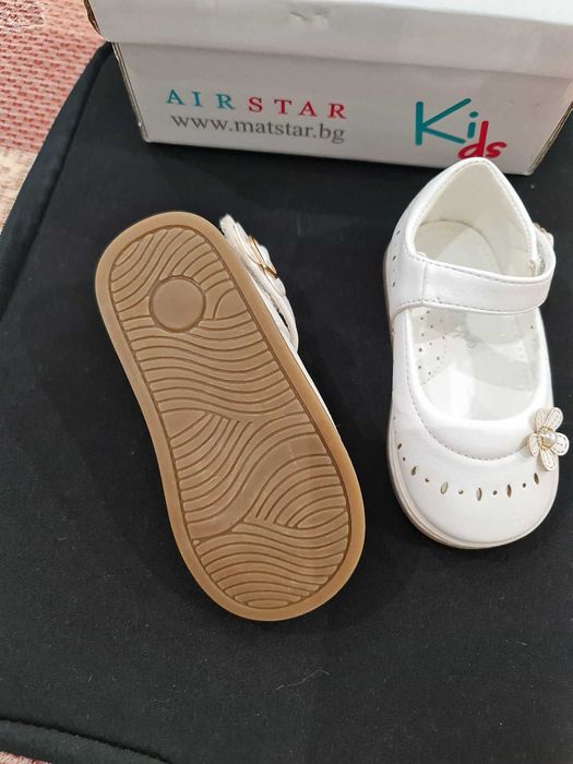 Детски бели обувки за момиче –  нови