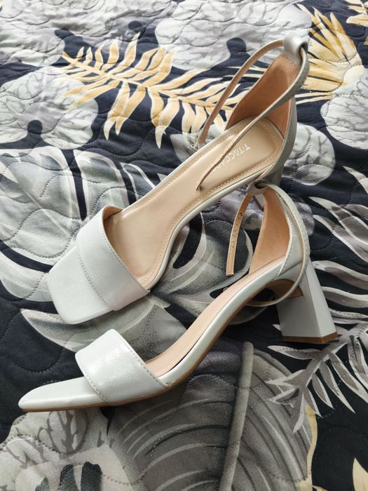 Босоножки женские