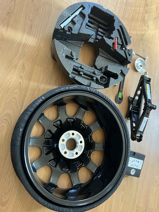 Kit Roata Rezerva Slim Noua Cayenne/ Audi Q8 Q7/ Bentayga/ Touareg CR7