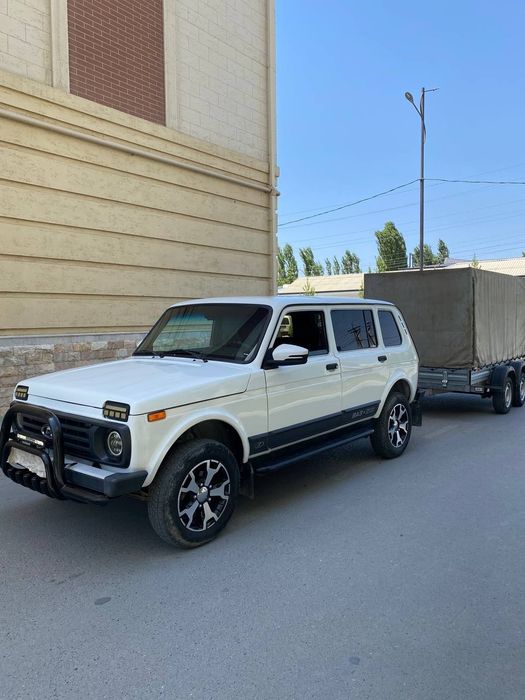 4×4 Niva urban 4 eshiklik 2015 yil pirabegi 180ming pirtsep ham sotila