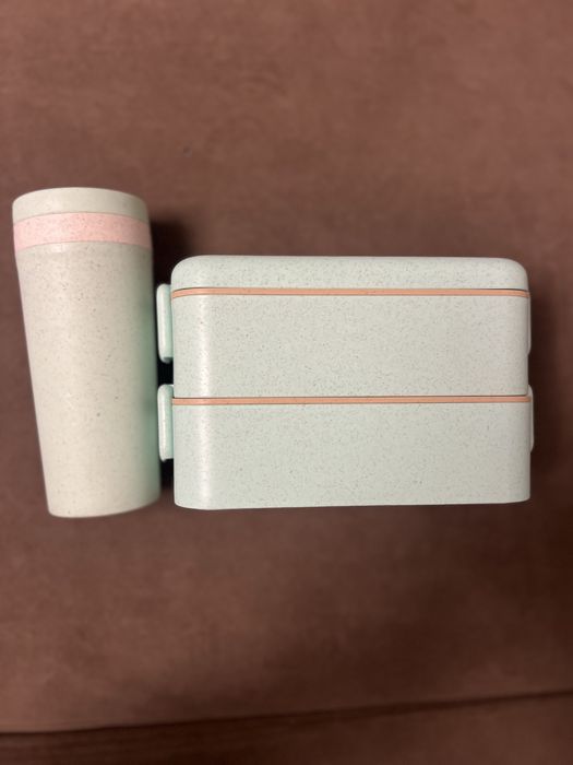 Lunch box cu doua compartimente pentru gustări