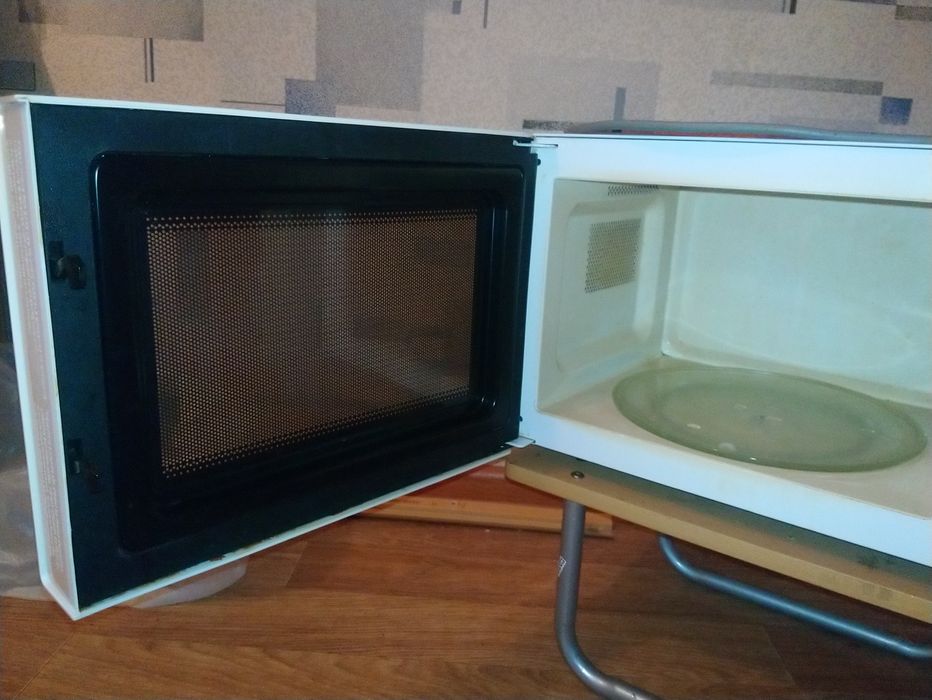 Продам Микроволновую печь LG