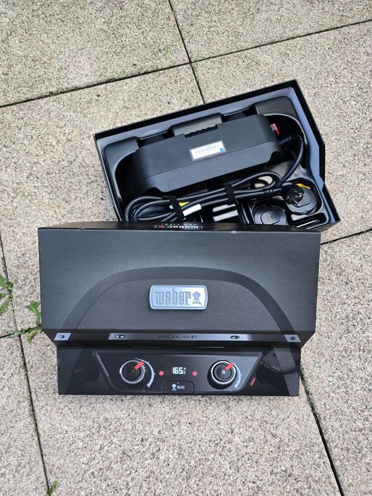 Grătar Weber Electric PULSE 2000 cu masă