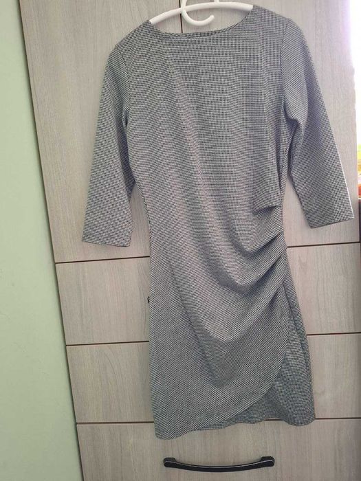 продается серое платье на девушку подросток