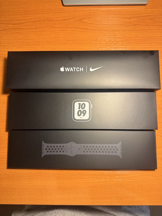 Часовник Apple Watch Nike SE
