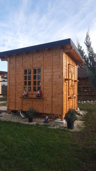 Cabanuta din lemn locuibila pe stoc