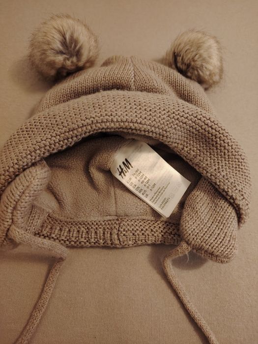 Caciulita tricotata cu urechi din fleece H&M, 6-12 luni