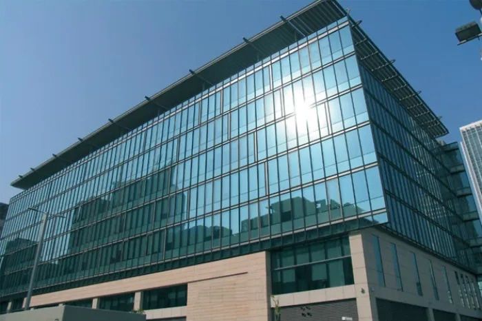 Остекление зданий качественно