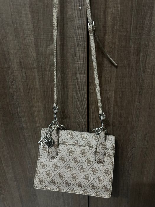 Дамска чанта  Guess