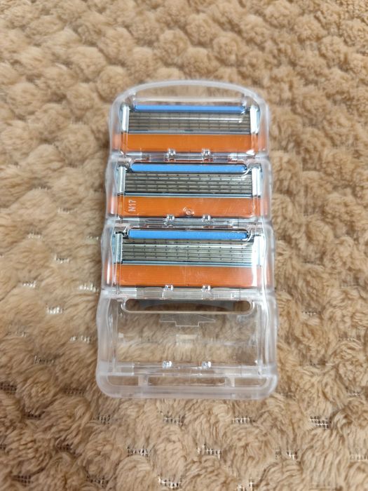 Продавам ножчета за бръснене