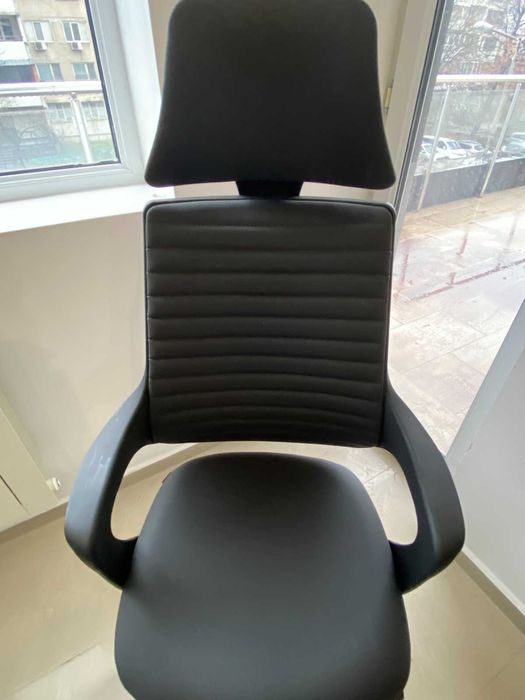 Мебели за офис - столове, секции, бюра