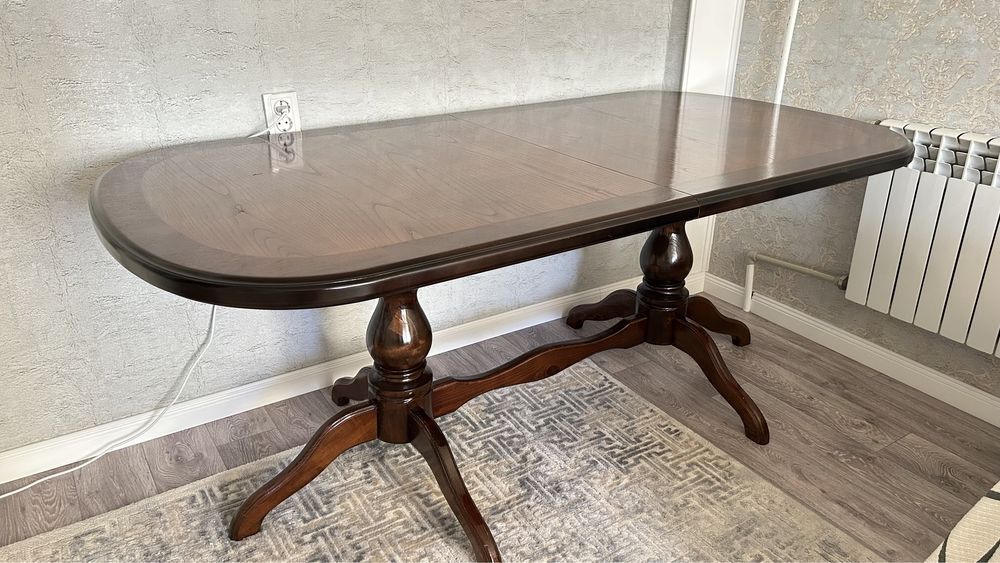 Продаются стол гостинный