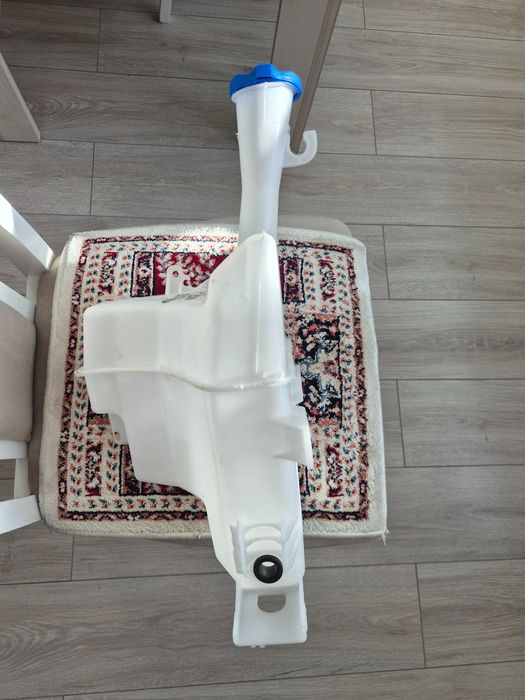 Продам бачок омывателя Elantra 18-20