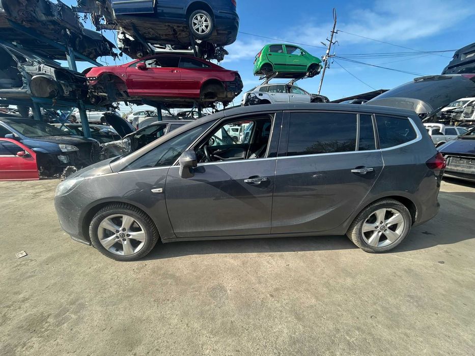 Dezmembrez Opel Zafira C an 2012 2.0 diesel cutie automata
