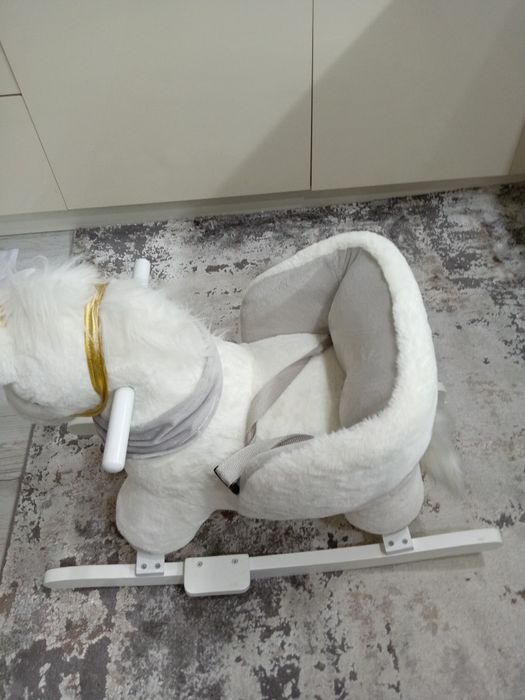 Продавам детско конче със звуков ефект