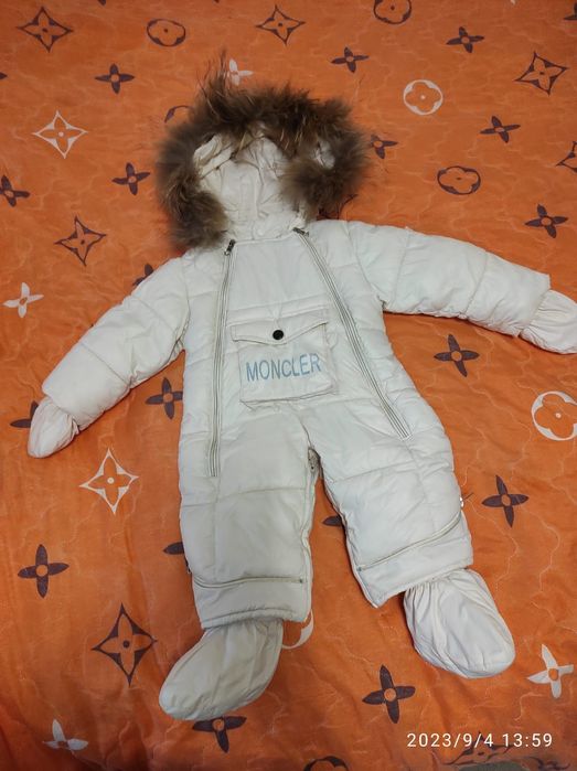 Продам детский комбинезон