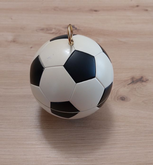 Футболна топка- декоративен диспенсър за цигари, 1970г.