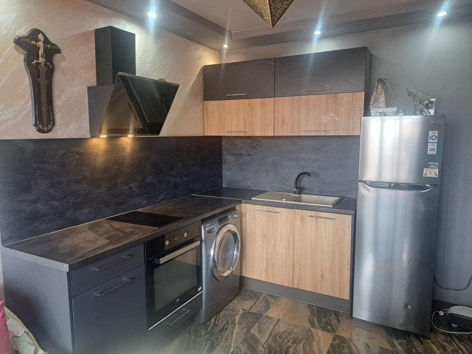 Продава се Многостаен апартамент в Пловдив, Институт по овощарство - 170 кв.м за 1589 €/кв.м - Снимка #2