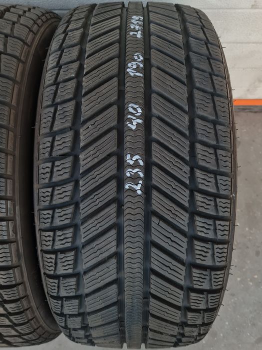 Зимни гуми 4 броя SYRON Everest1 235 40 R19 дот 2719
