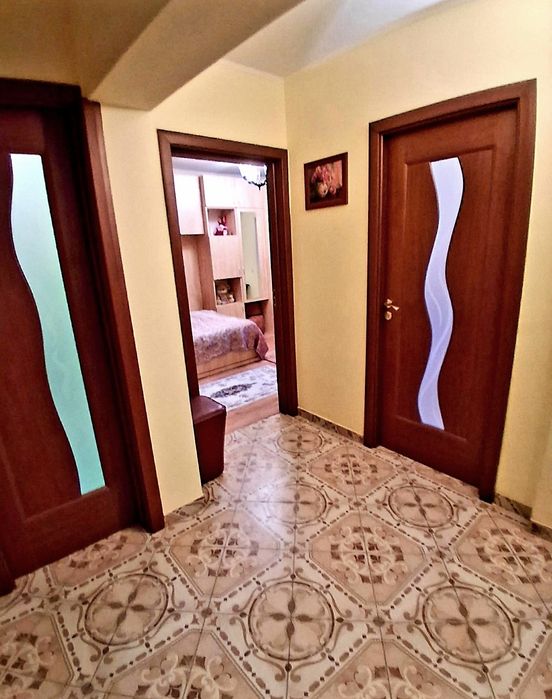 Apartament  decomandat,2 camere,  zona foarte bună in Craiova