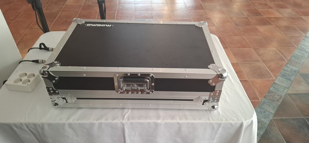 Продавам Pioneer DDJ 800