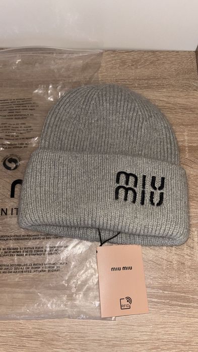 - fes Miu miu (lana 100%)