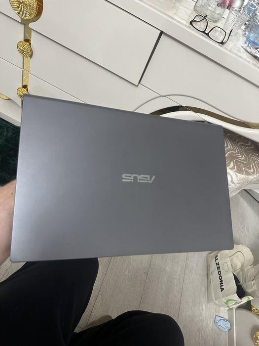 Продвется ноутбк asus
