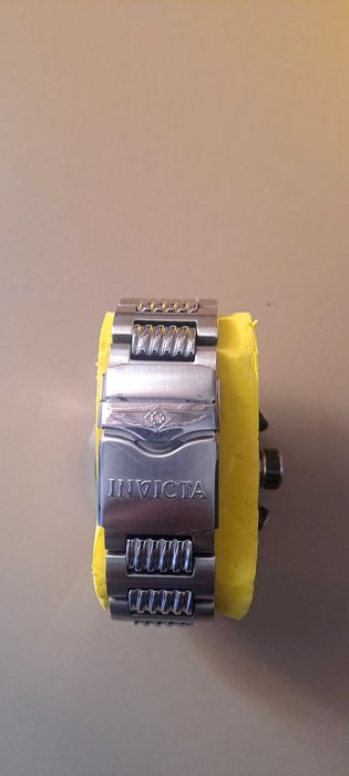 Продавам часовник Invicta