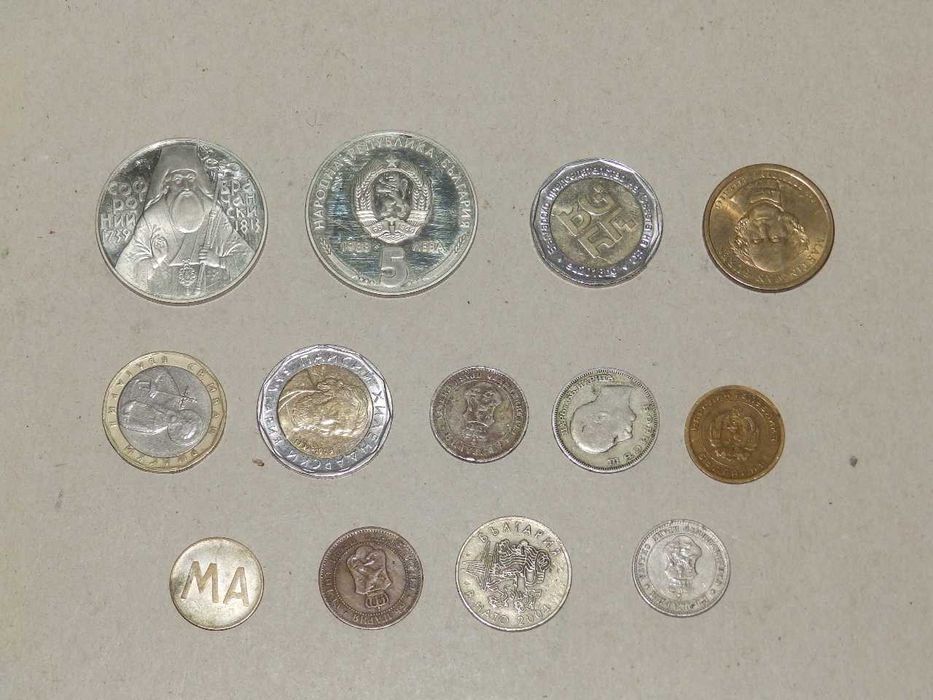 Стари банкноти и монети на различни цени