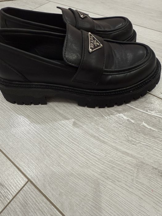 Продам лоферы в отличном состояний 36 размер