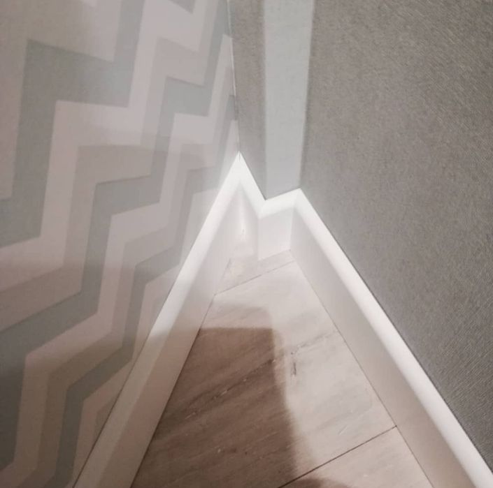 Установка плинтуса укладка ламинат молдинг