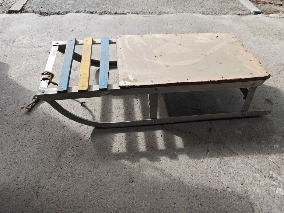 Санки бу, станция метро Москва