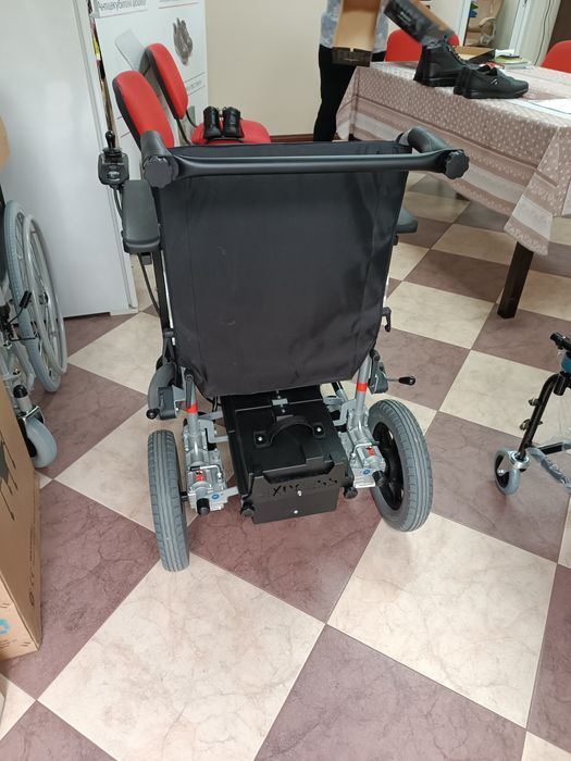 Инвалидна акумулаторна количка