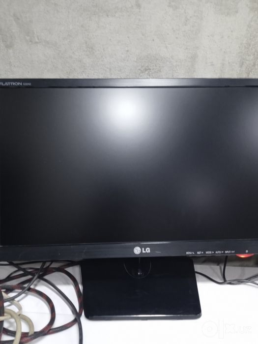 22 LG monitor s blokpitaniya