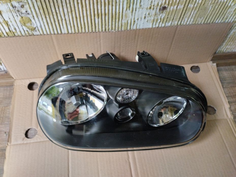 ФАРОВЕ нови за VW Golf 4 ЧЕРНИ нови фарове с халоген ГОЛФ 4