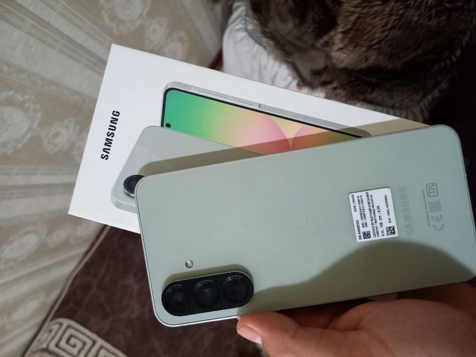 Самсунг a 56     8/256 идеал