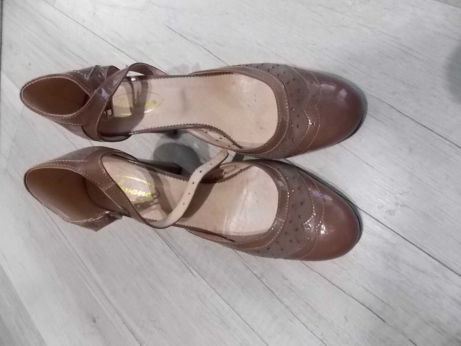 pantofi/sandale din piele mas 40/39 - pret 80 lei/perechea