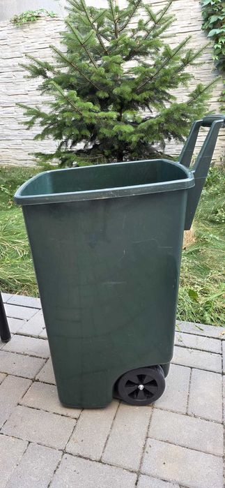 Pubelă / Coș de gunoi Curver 90L cu roți și mâner, stare foarte buna