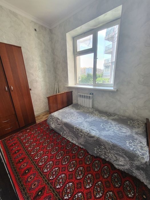 Продается 2 комнатная (переделанная в 3) квартира
