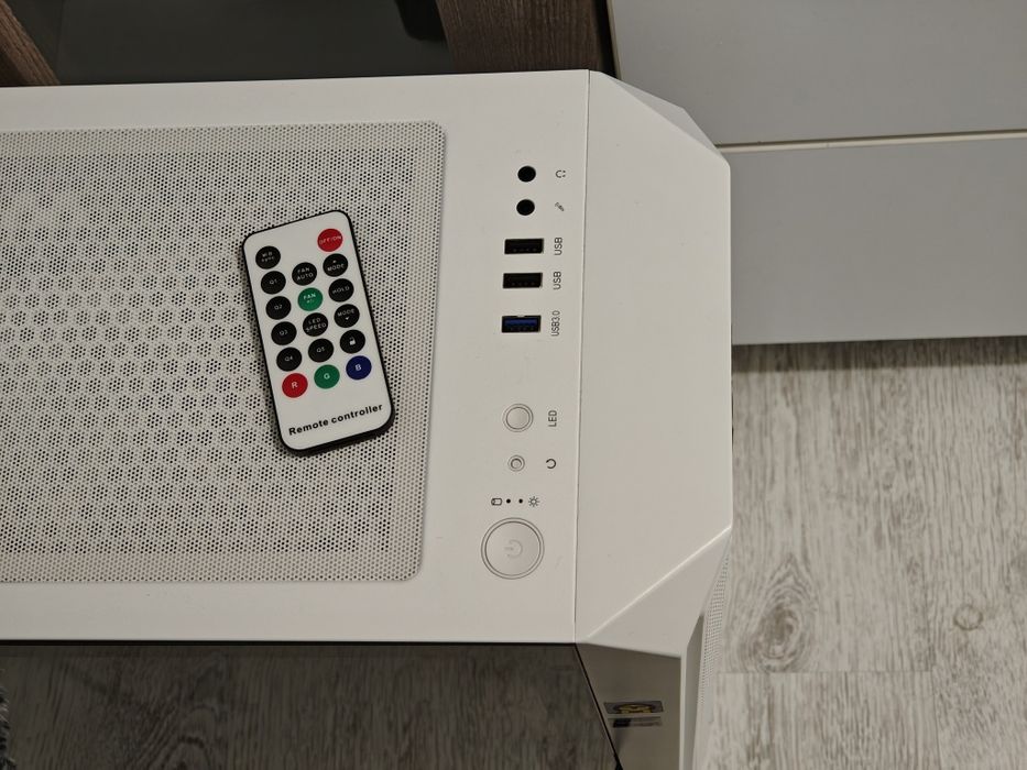 Kit carcasă + sursă gaming Aqirys Wezen white