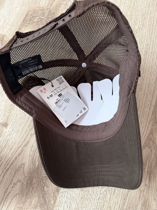 Дамска шапка с козирка Zara